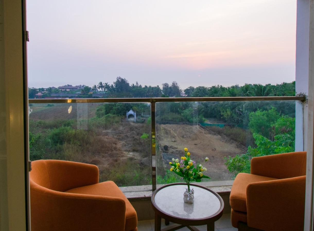 Octave Rococco Morjim Hotel Pernem Exterior foto