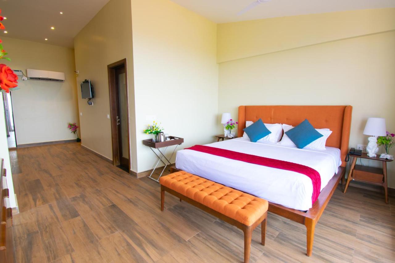 Octave Rococco Morjim Hotel Pernem Exterior foto